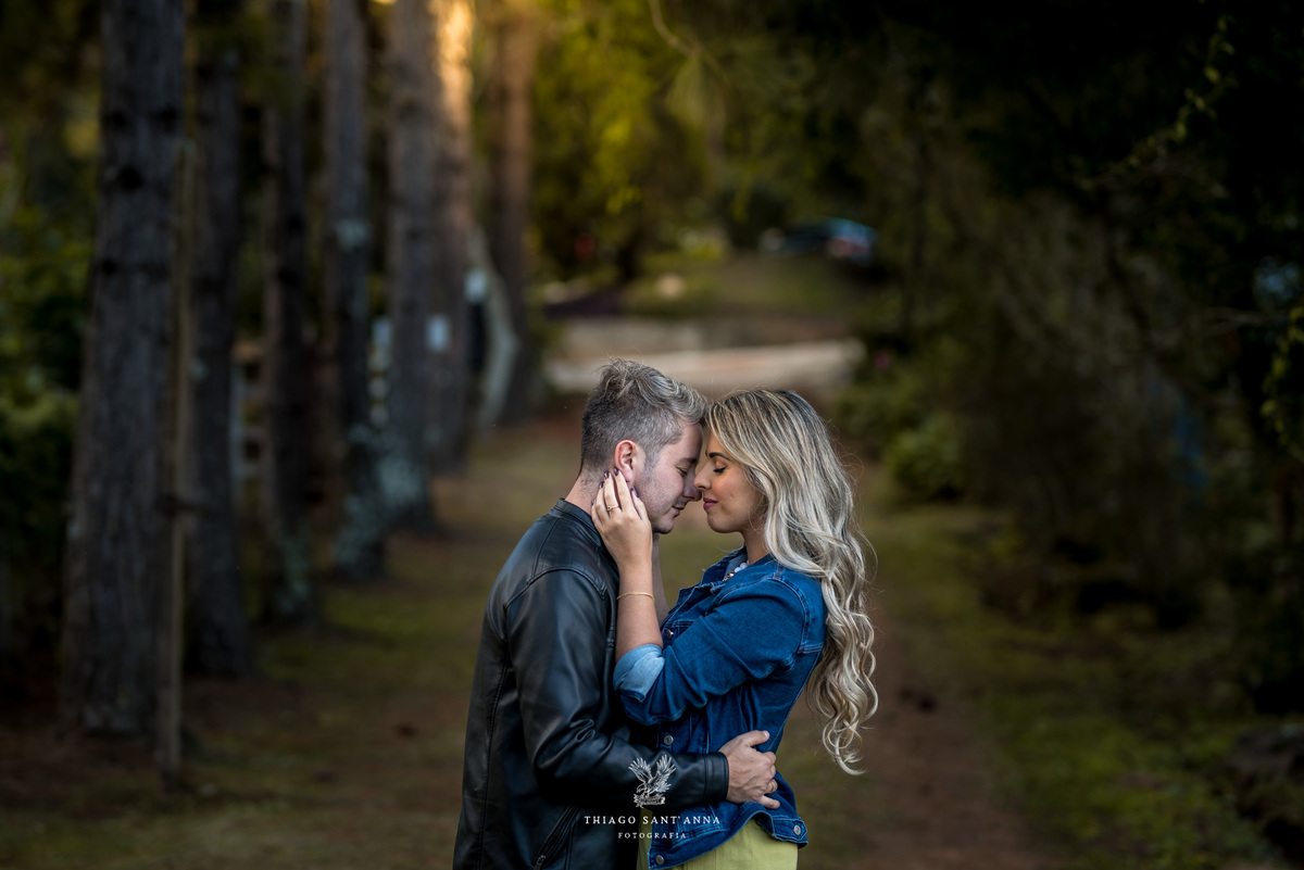 Ensaio pré-wedding na campo ambiente externo