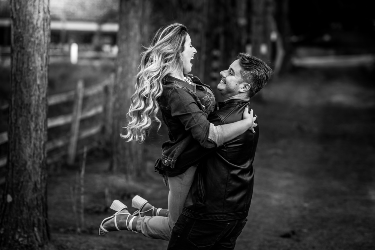 Ensaio pré-wedding na campo ambiente externo