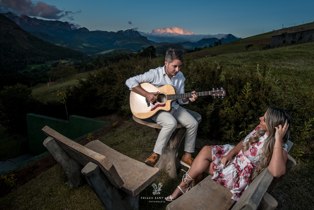 Ensaio pré-wedding na campo ambiente externo
