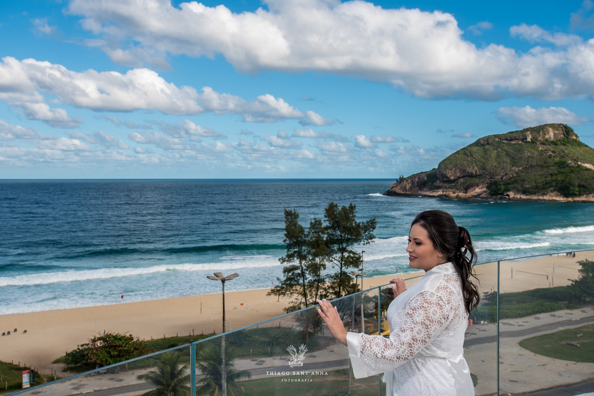 noiva admira paisagem