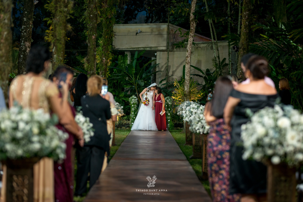 entrada da noiva com sua mãe