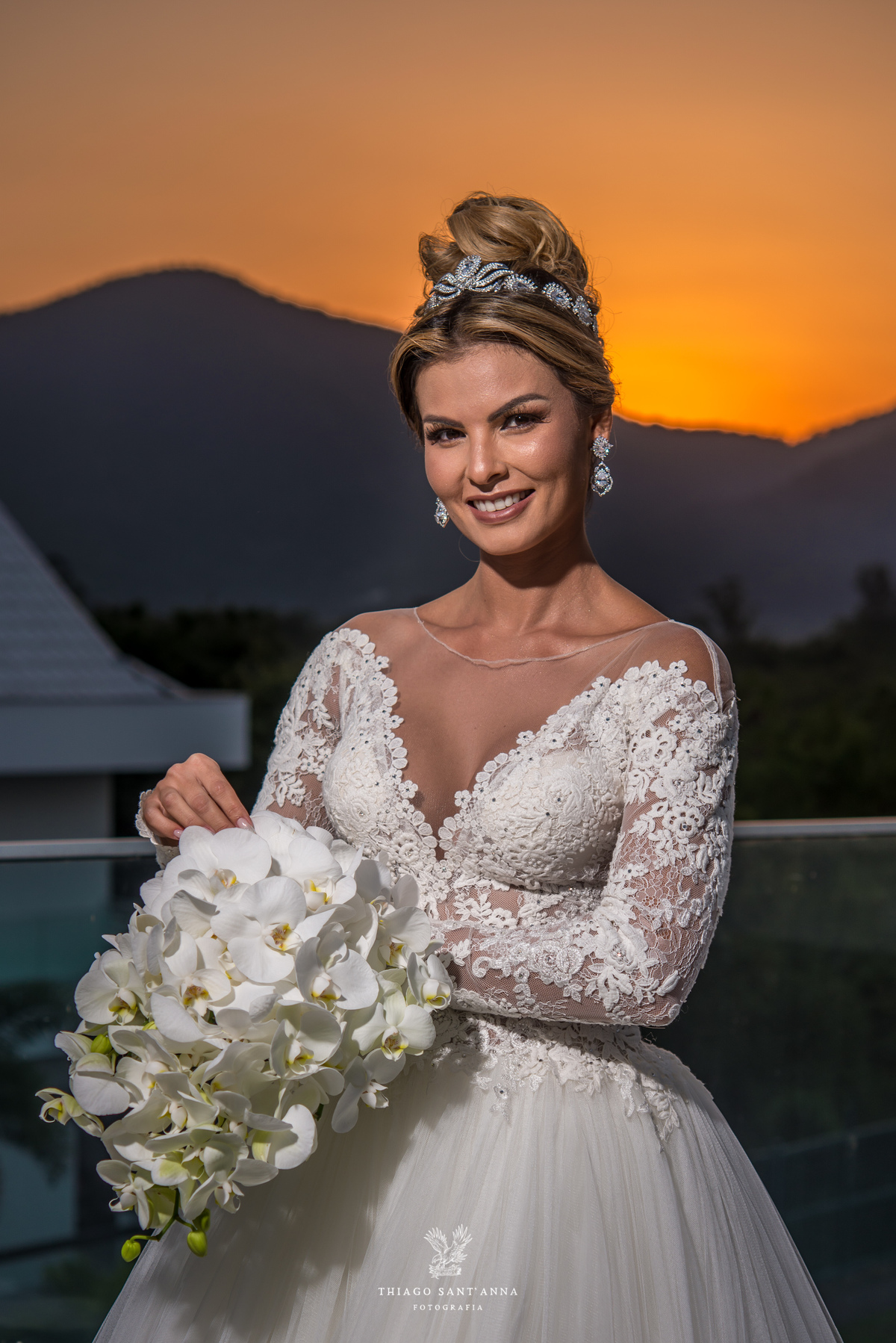 noiva sorri buque por do sol