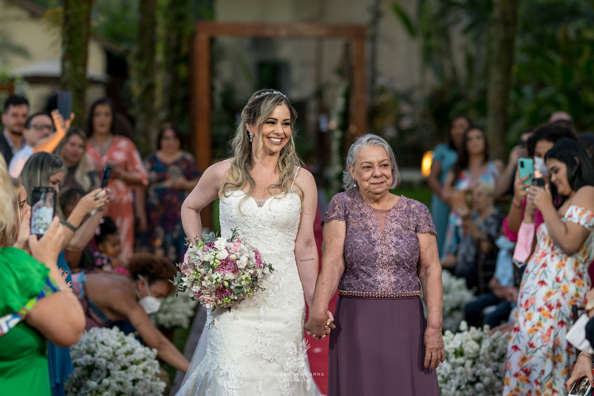 entrada da noiva com sua mãe