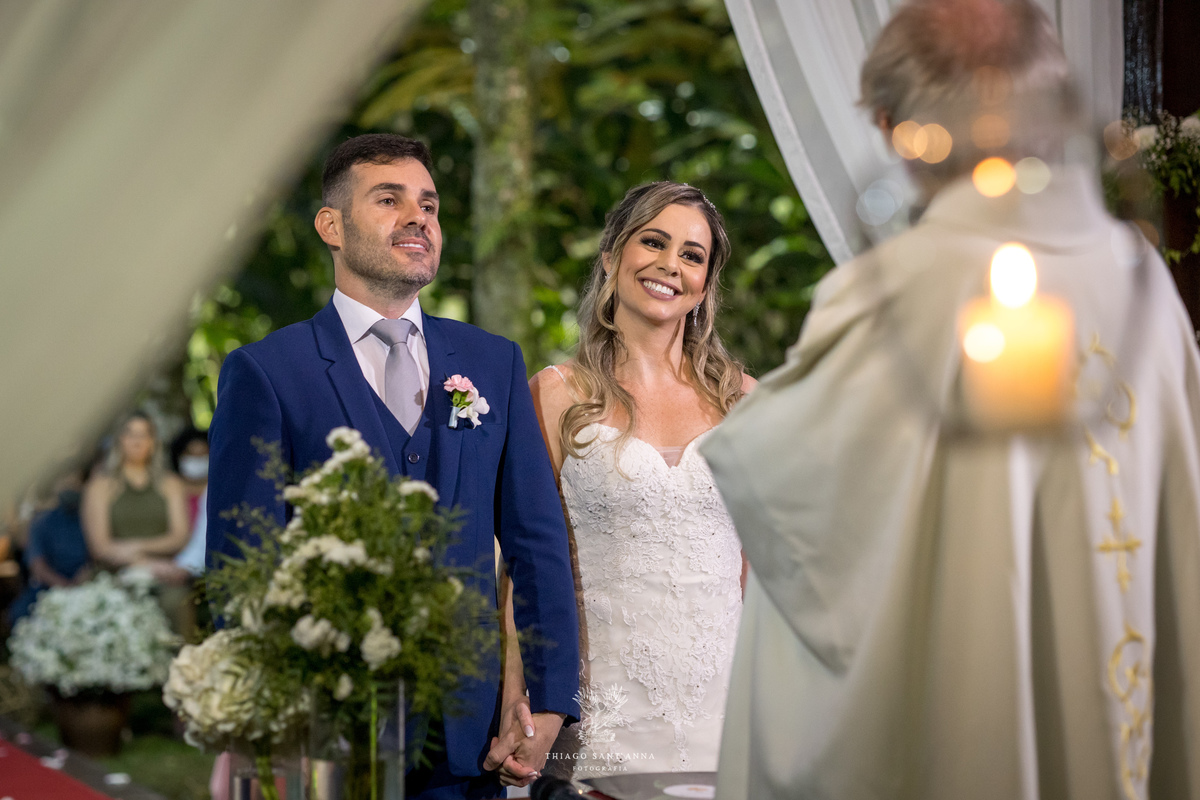 noivos no altar