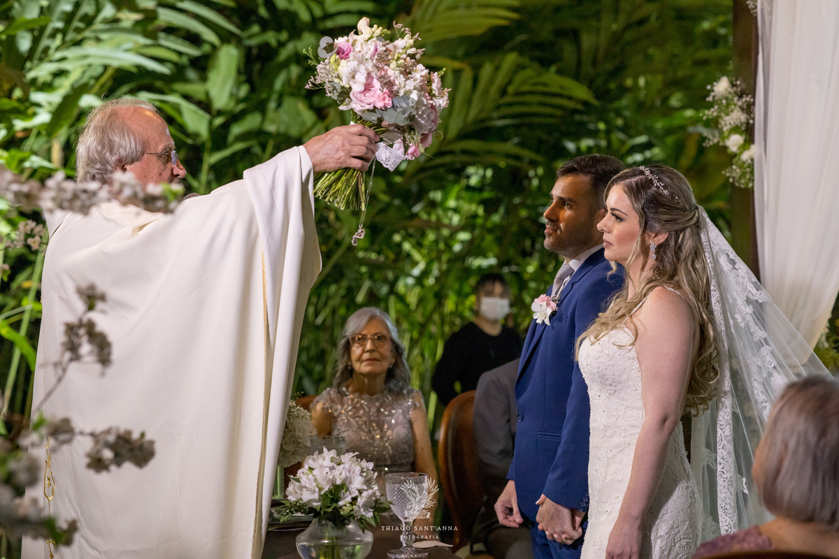 noivos no altar