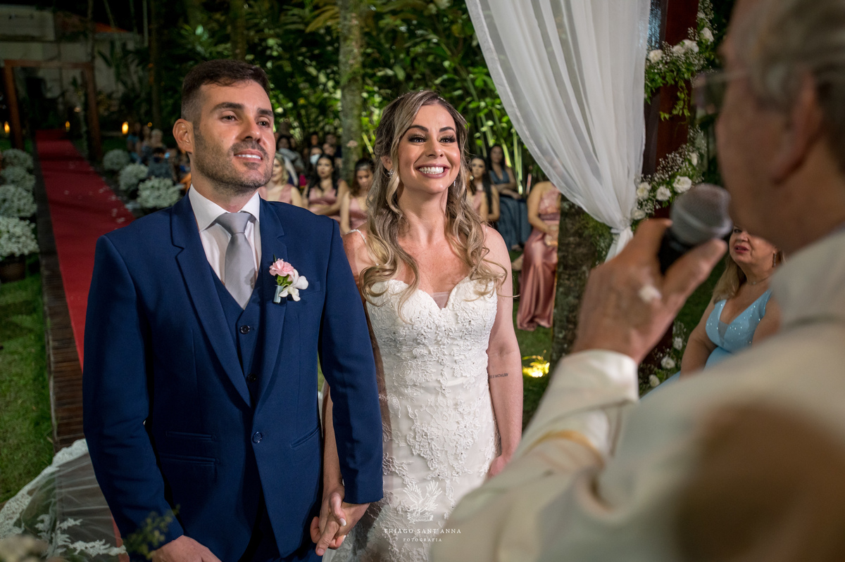 noivos no altar