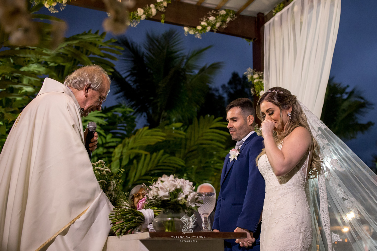 noivos no altar