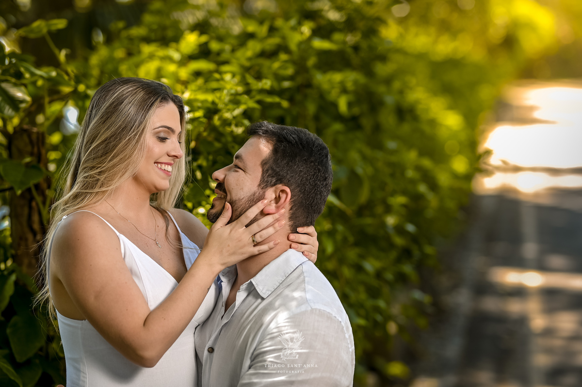 Pré-wedding ao ar livre paisagem praia vegetação céu azul