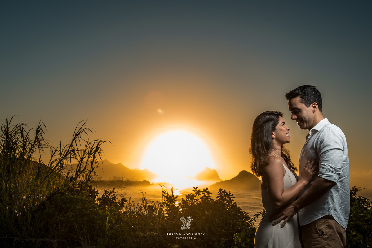 Pré-wedding ao ar livre paisagem praia vegetação pôr do sol
