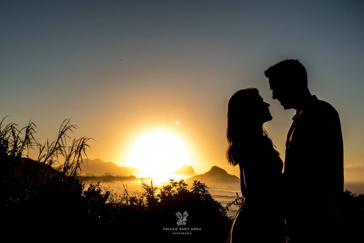 Pré-wedding ao ar livre paisagem praia vegetação pôr do sol