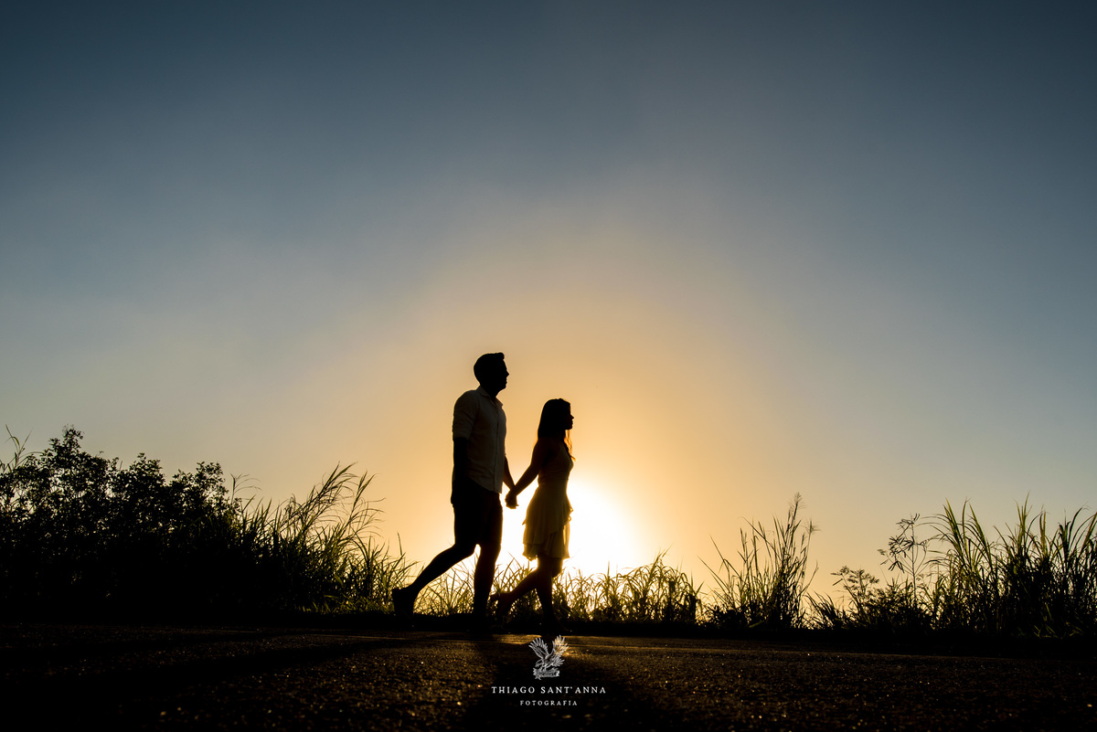 Pré-wedding ao ar livre paisagem praia vegetação pôr do sol