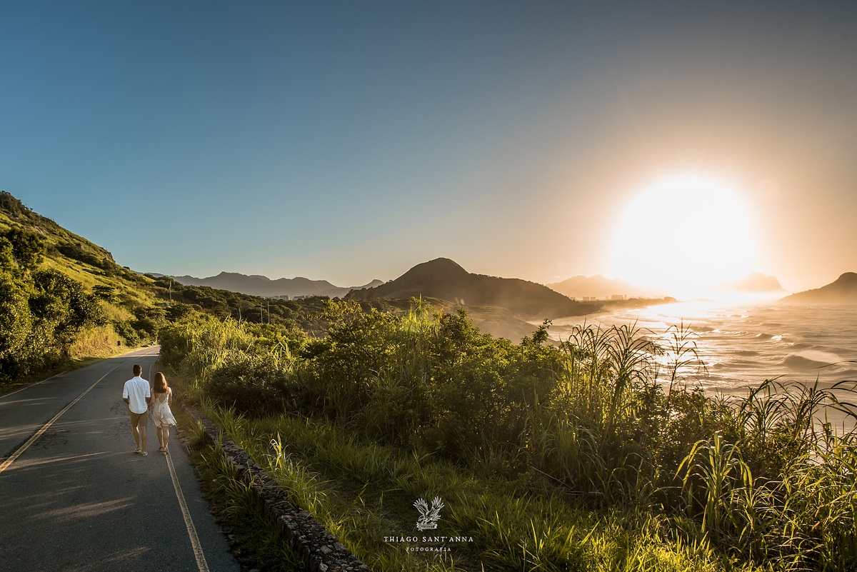 Pré-wedding ao ar livre paisagem praia vegetação pôr do sol