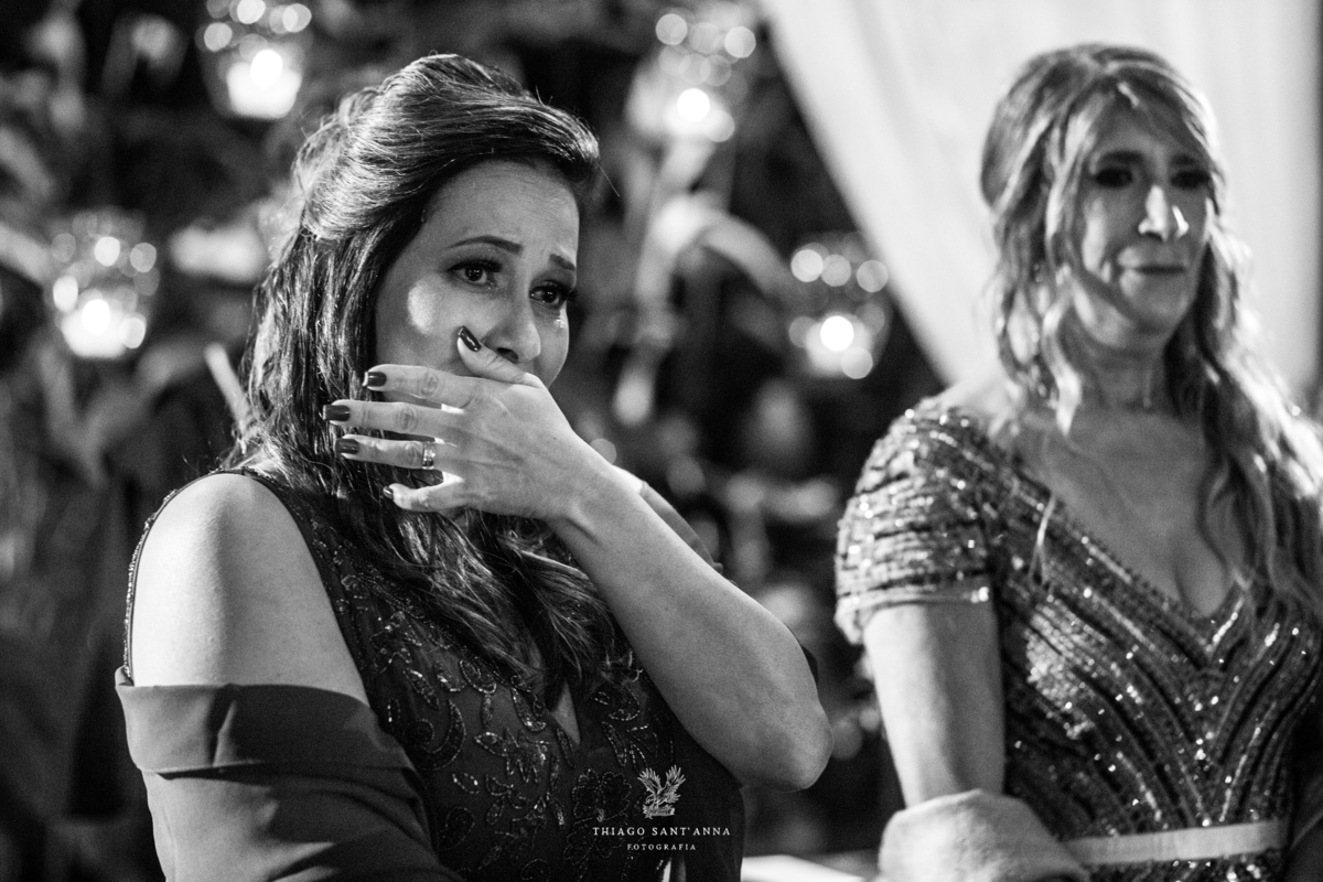 familiar emocionada preto e branco