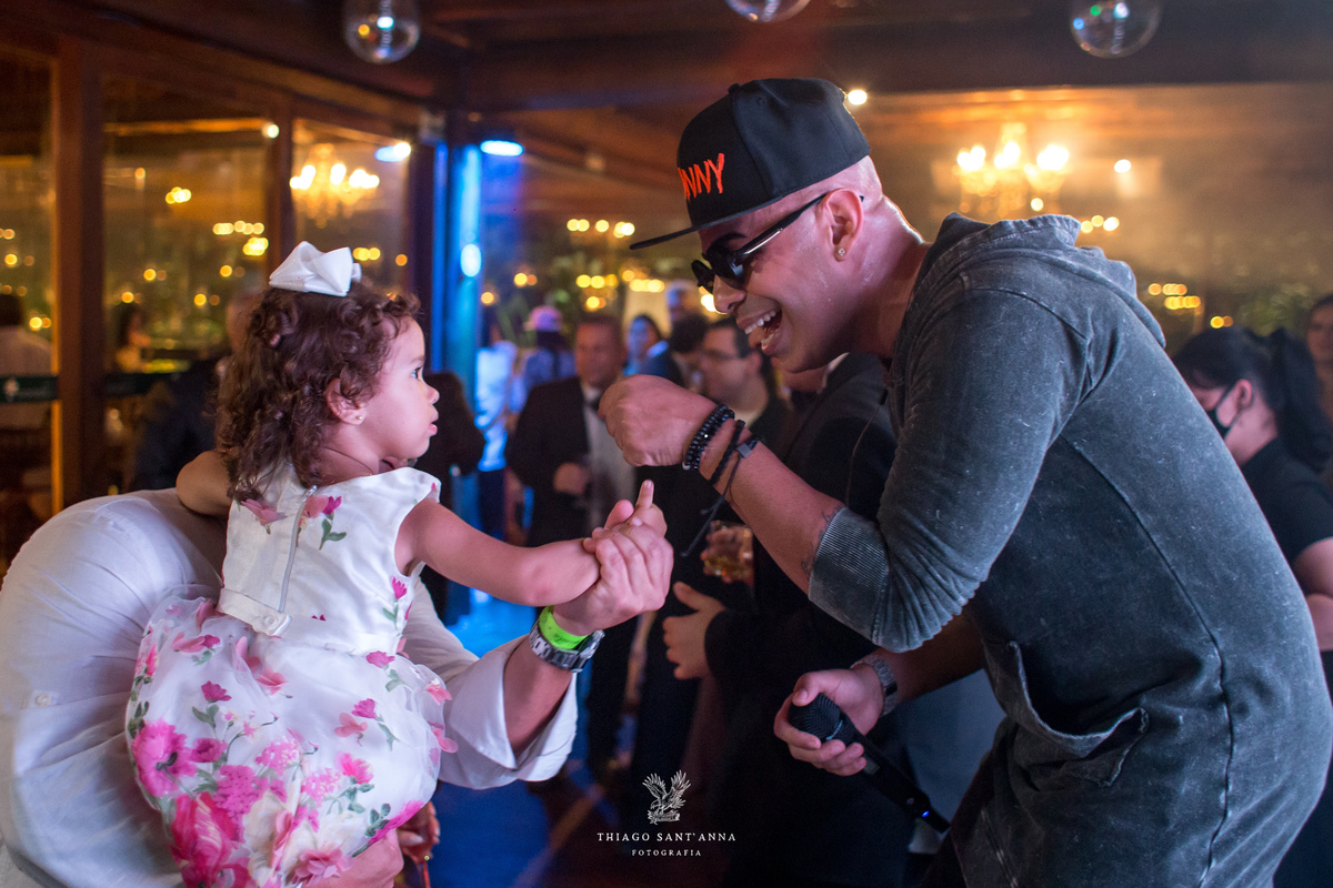 noivos na festa pista de dança