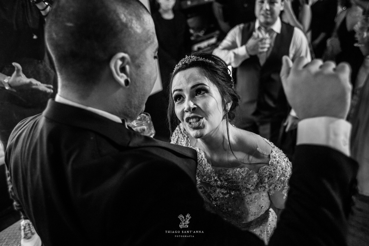 noivos na festa pista de dança