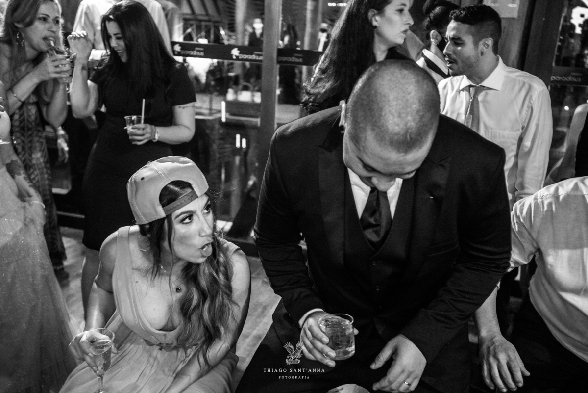 noivos na festa pista de dança