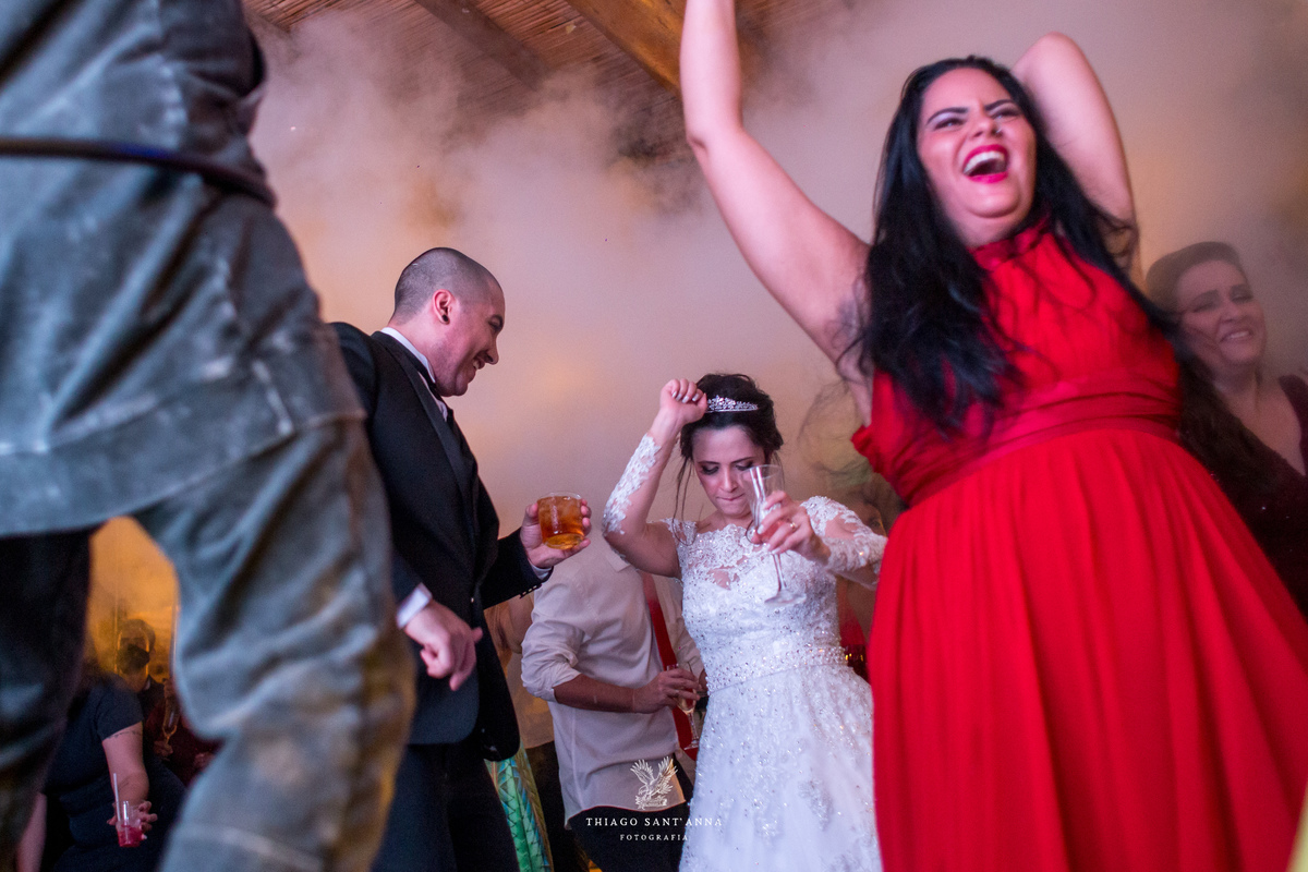 noivos na festa pista de dança