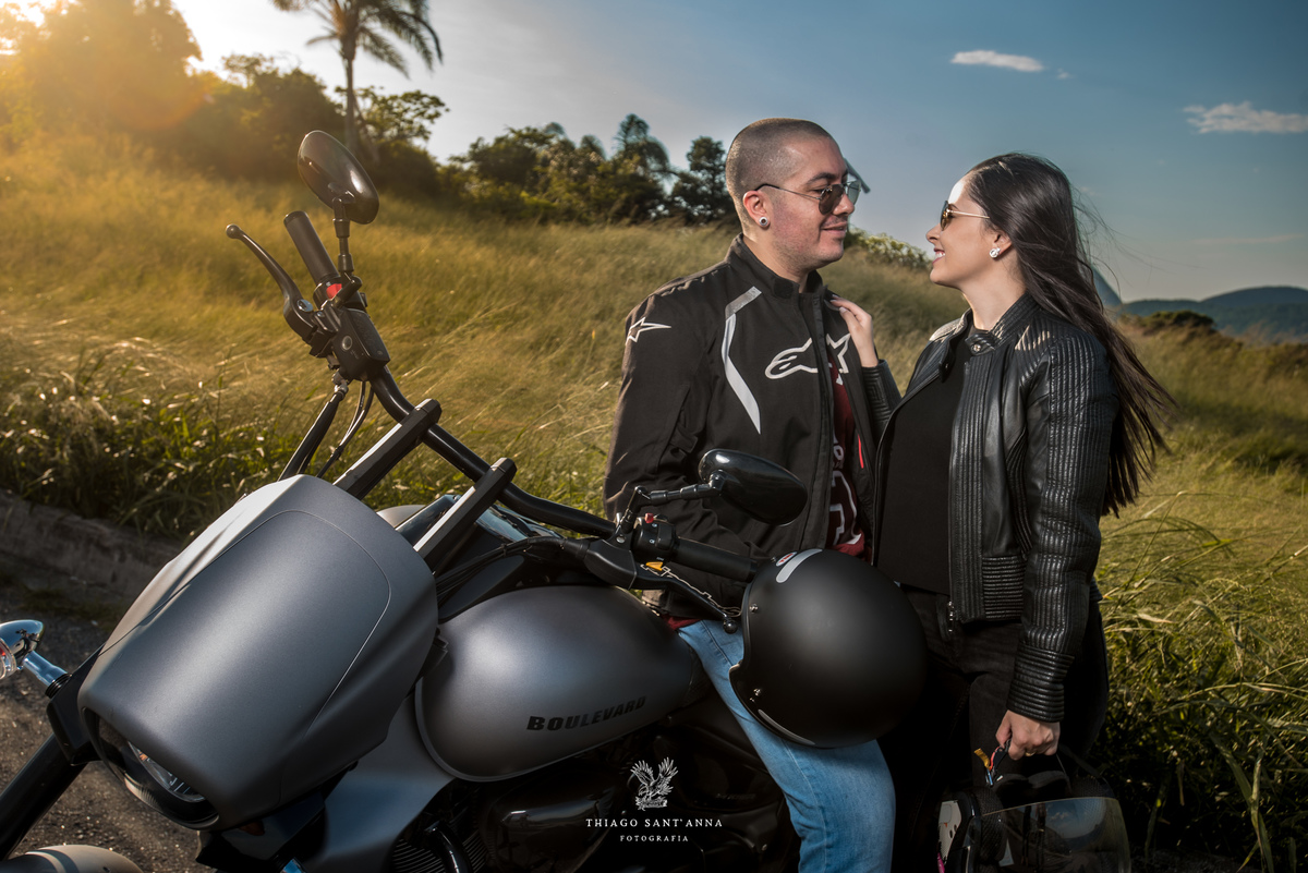 Pré wedding ambiente externo paisagem estrada motocicleta