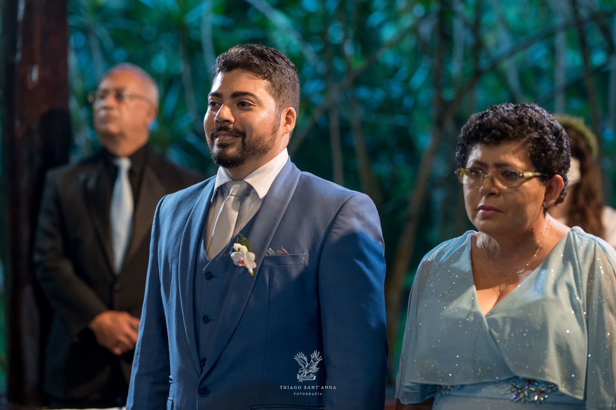 noivo esperando chegada da noiva 