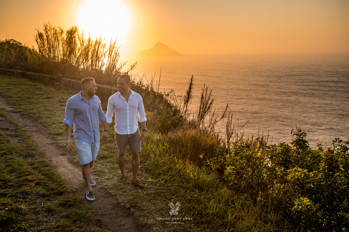 Pré wedding casal ambiente externo por do sol 