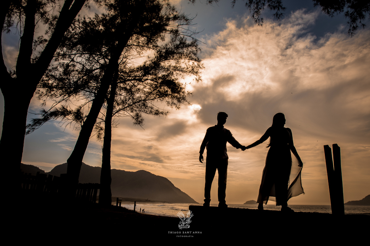 Pré wedding ambiente externo paisagem praia silhueta