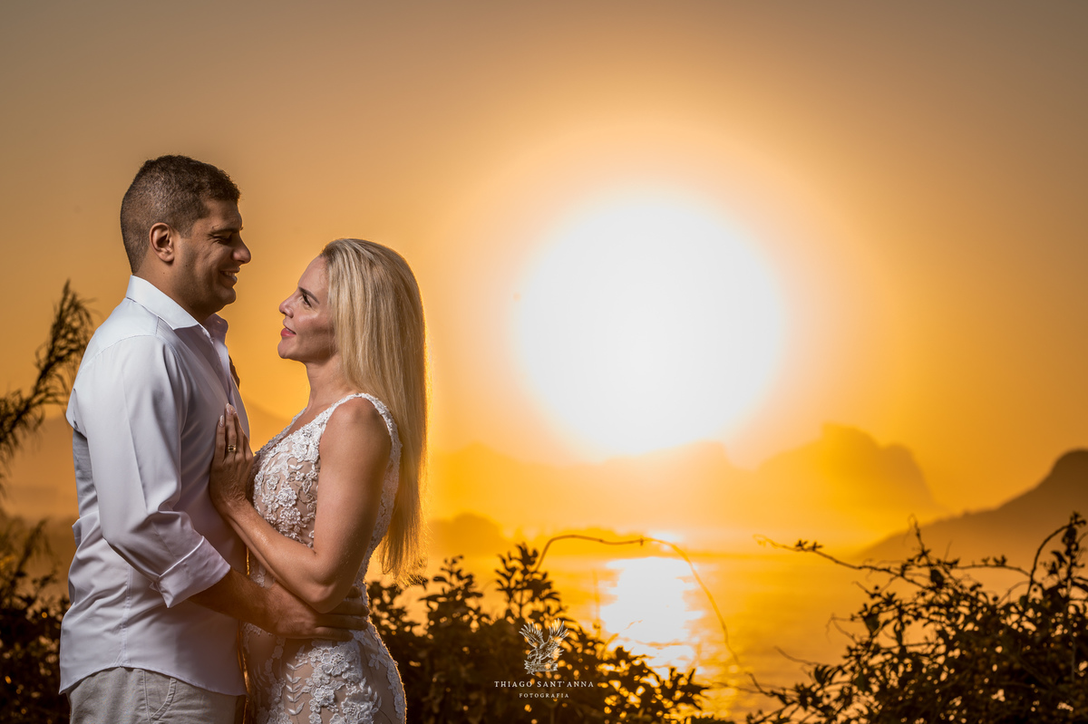 Pré wedding ambiente externo paisagem praia por do sol