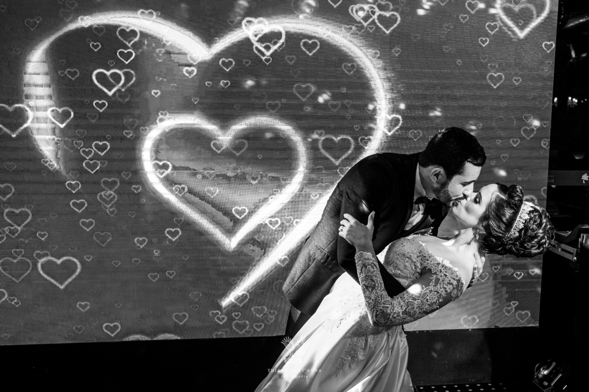 Dança dos noivos festa de casamento preto e branco