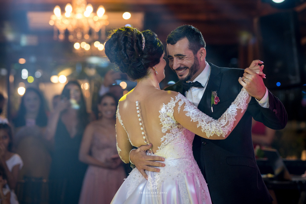 Dança dos noivos festa de casamento