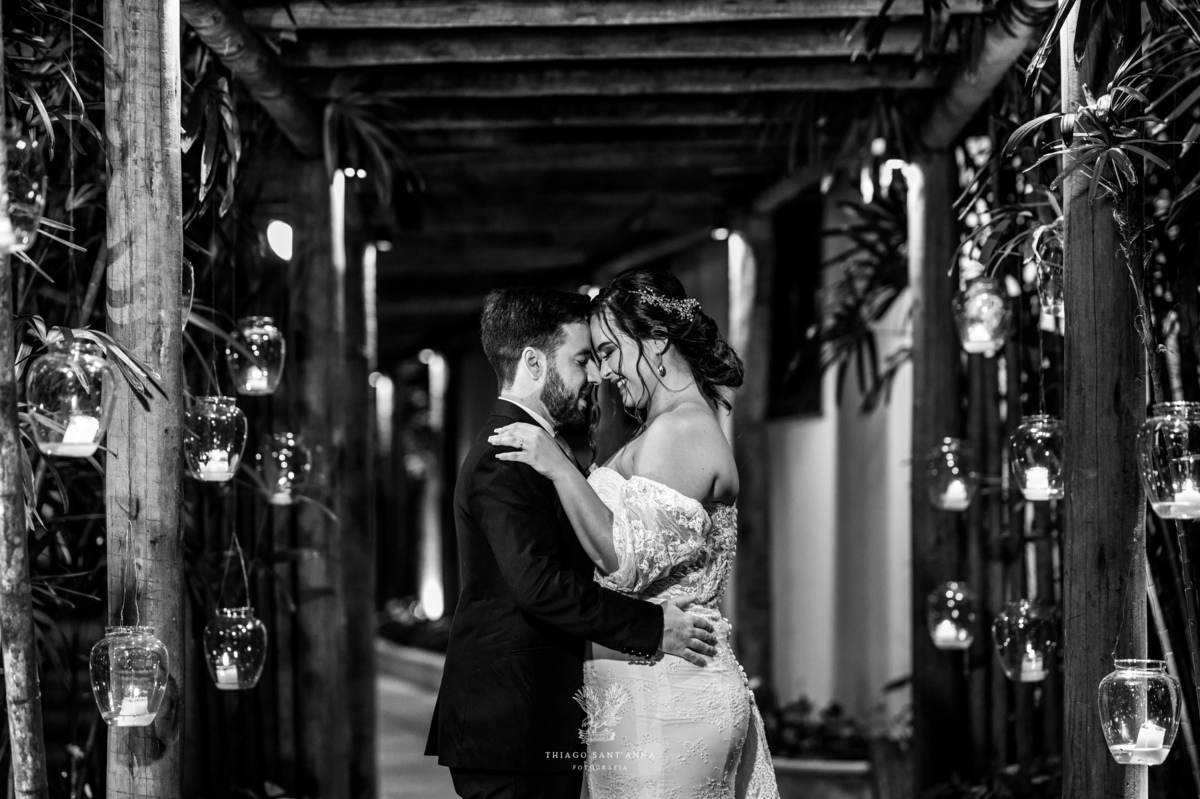 noivos pós cerimônia preto e branco