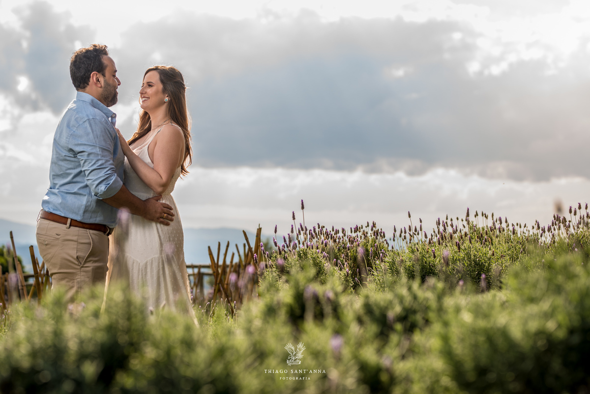 Ensaio pré wedding ambiente externo campo de lavanda