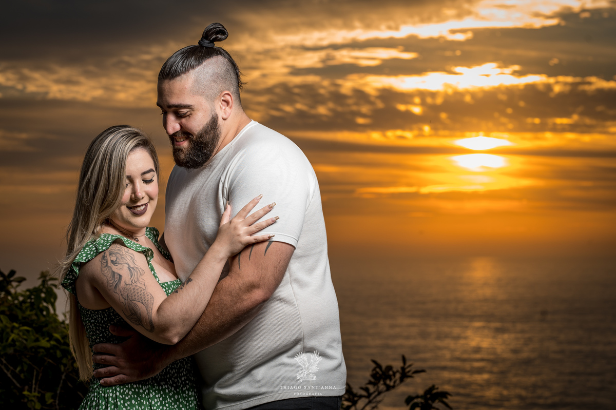 Ensaio casal paisagem praia por do sol