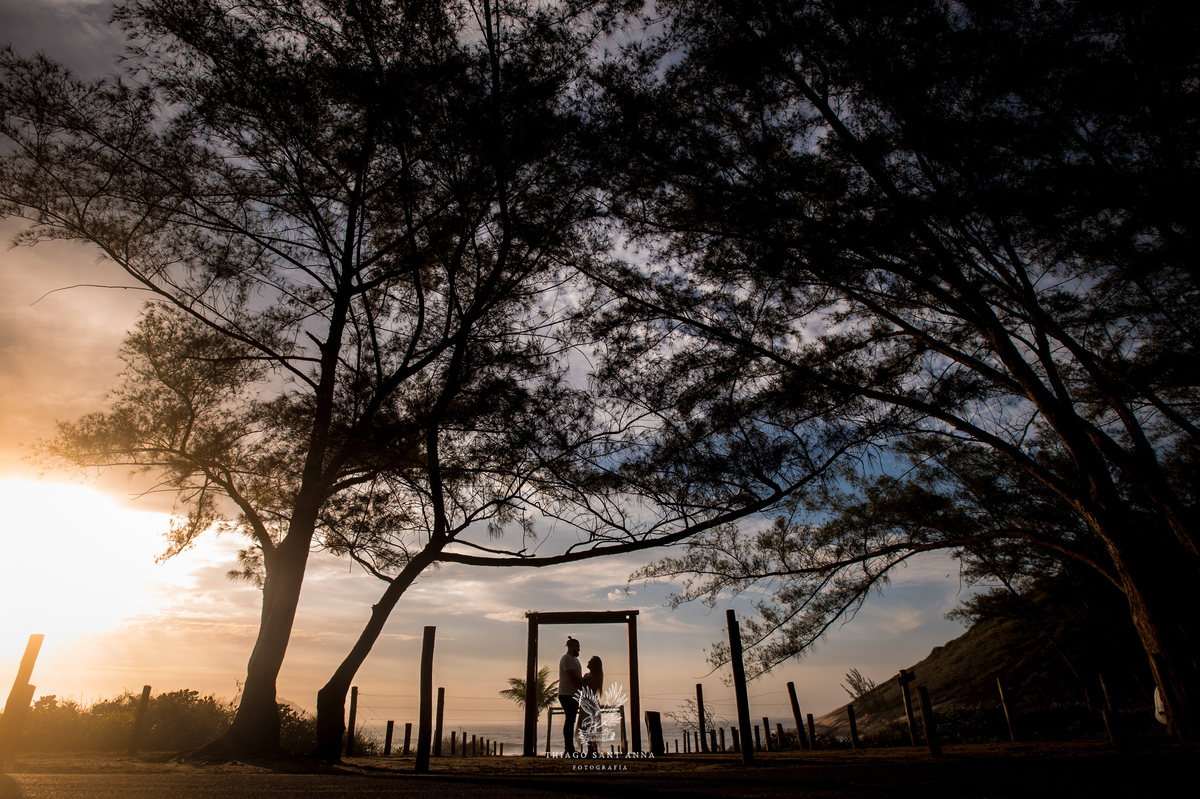 Ensaio casal paisagem praia por do sol