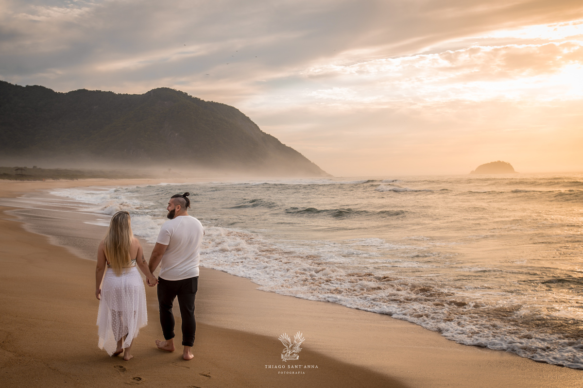 Ensaio casal paisagem praia por do sol