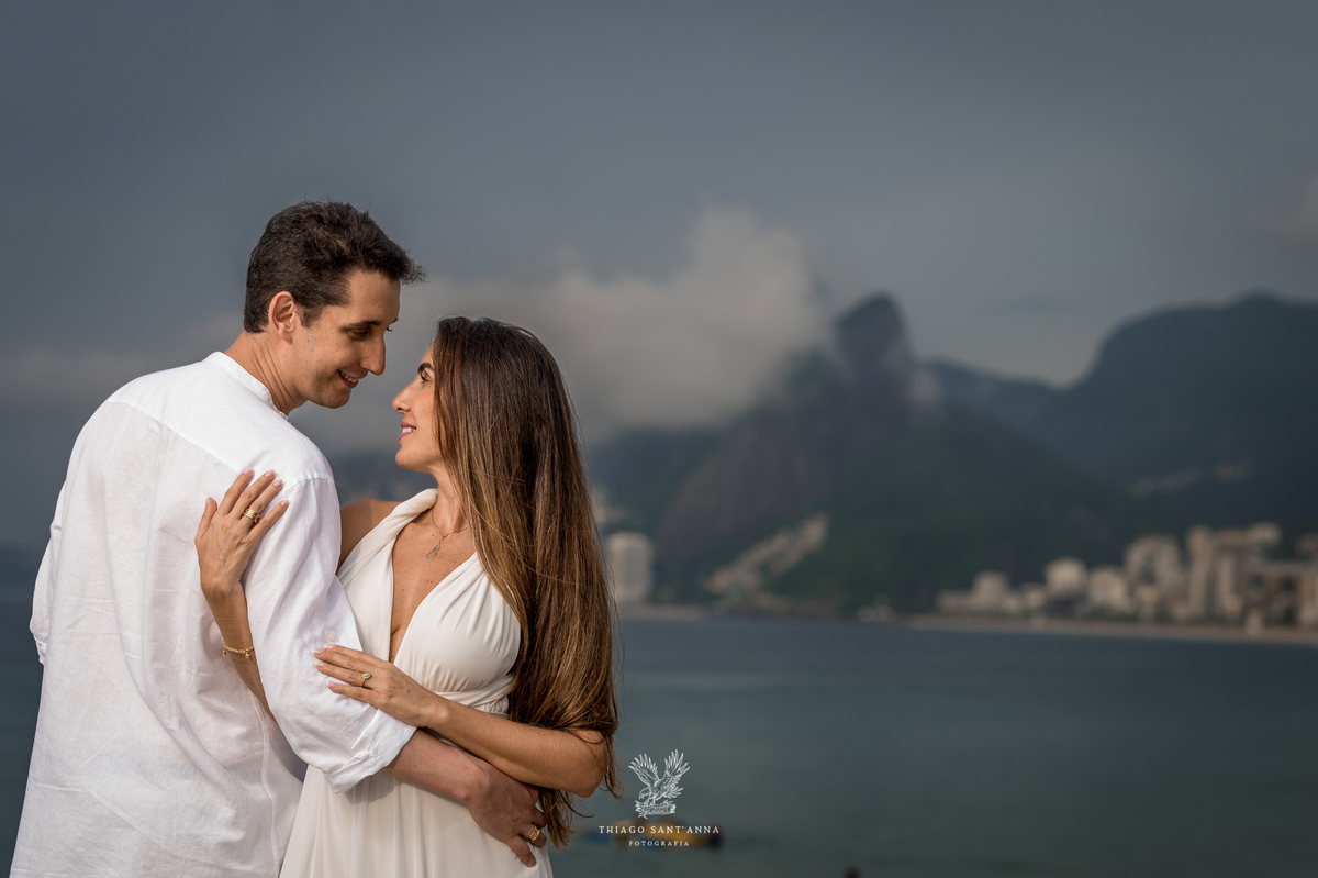 Ensaio pré wedding ambiente externo paisagem praia