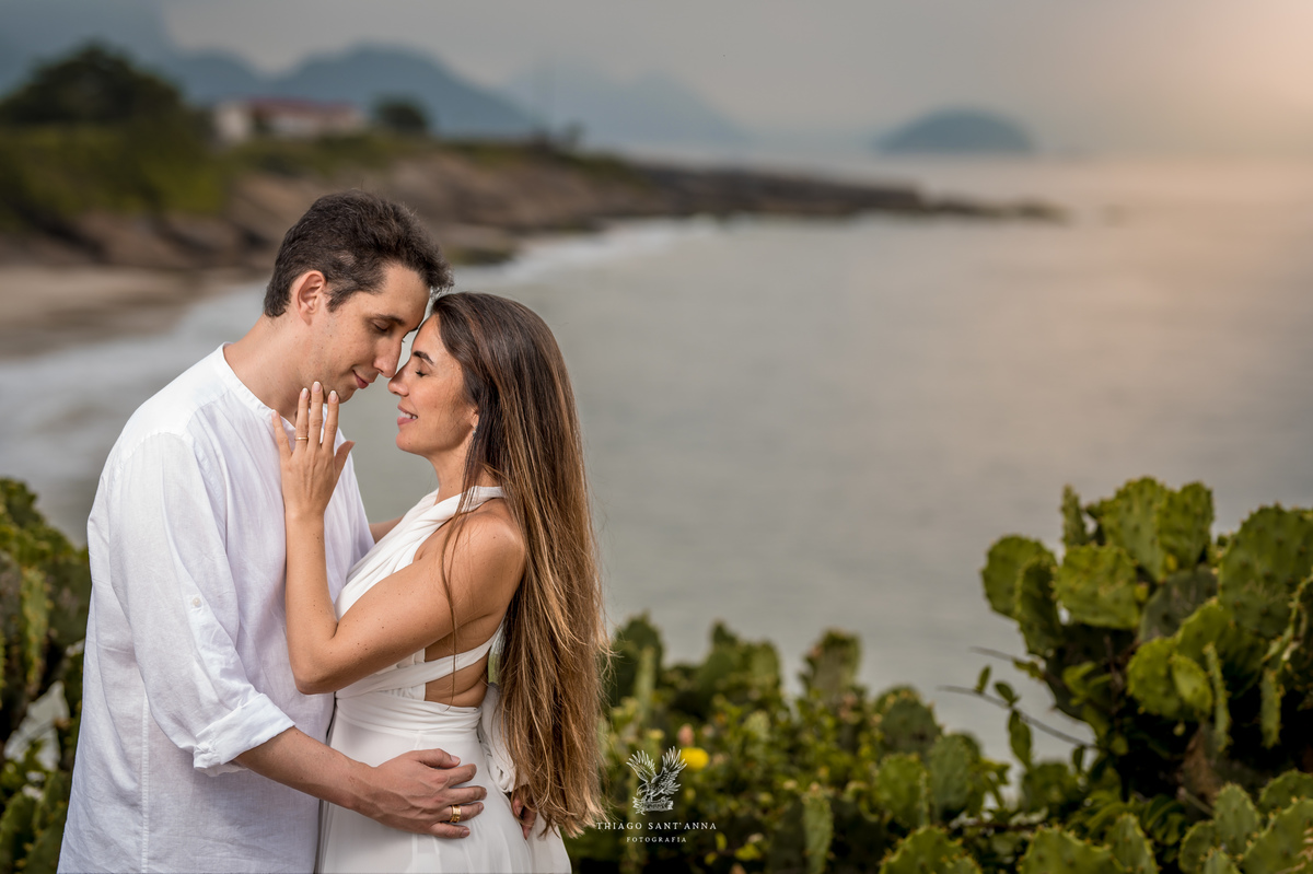 Ensaio pré wedding ambiente externo paisagem praia