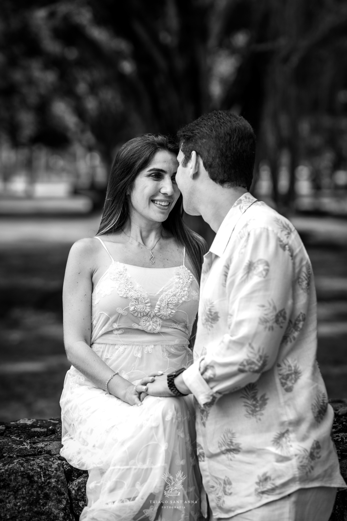 Ensaio pré wedding ambiente externo campo vegetação preto e branco