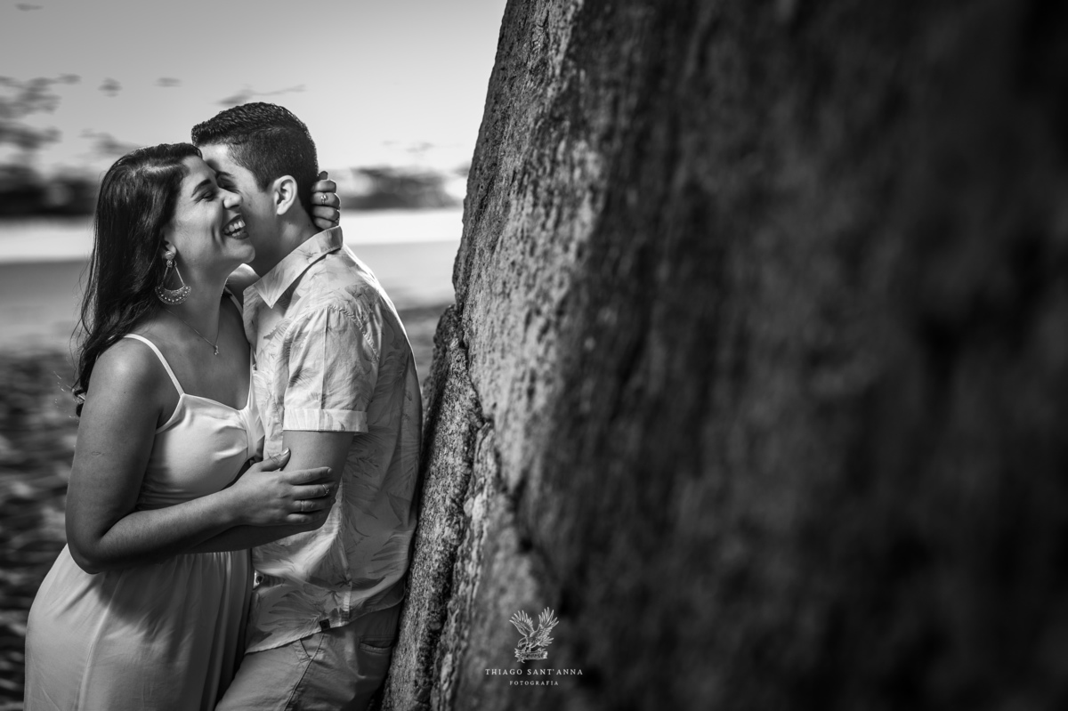 Ensaio pré wedding paisagem praia preto e branco