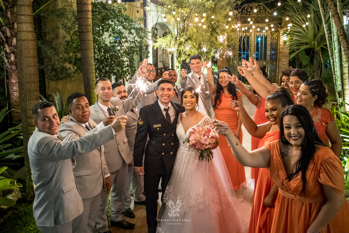 Saída dos noivos padrinhos e madrinhas