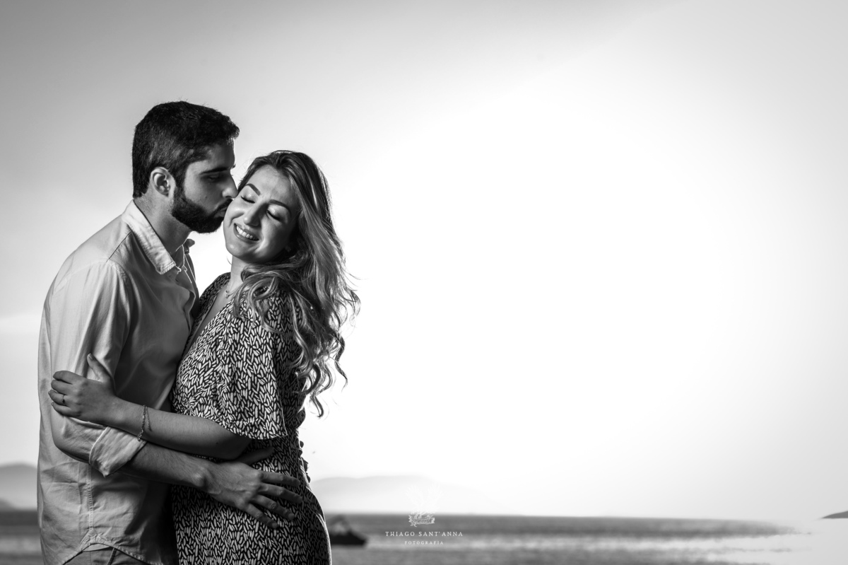 Ensaio pré wedding ambiente externo paisagem praia  preto e branco