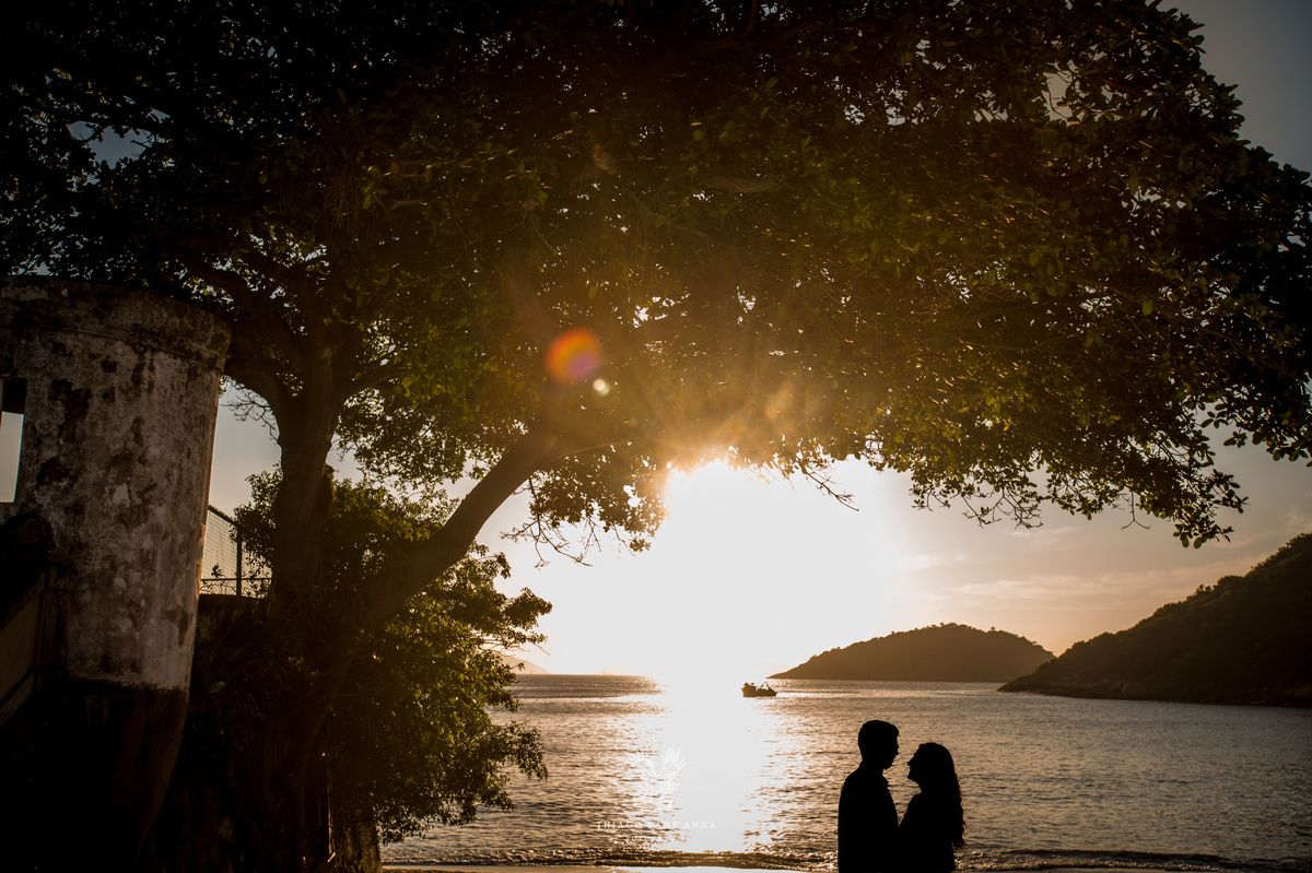 Ensaio pré wedding ambiente externo paisagem praia por do sol