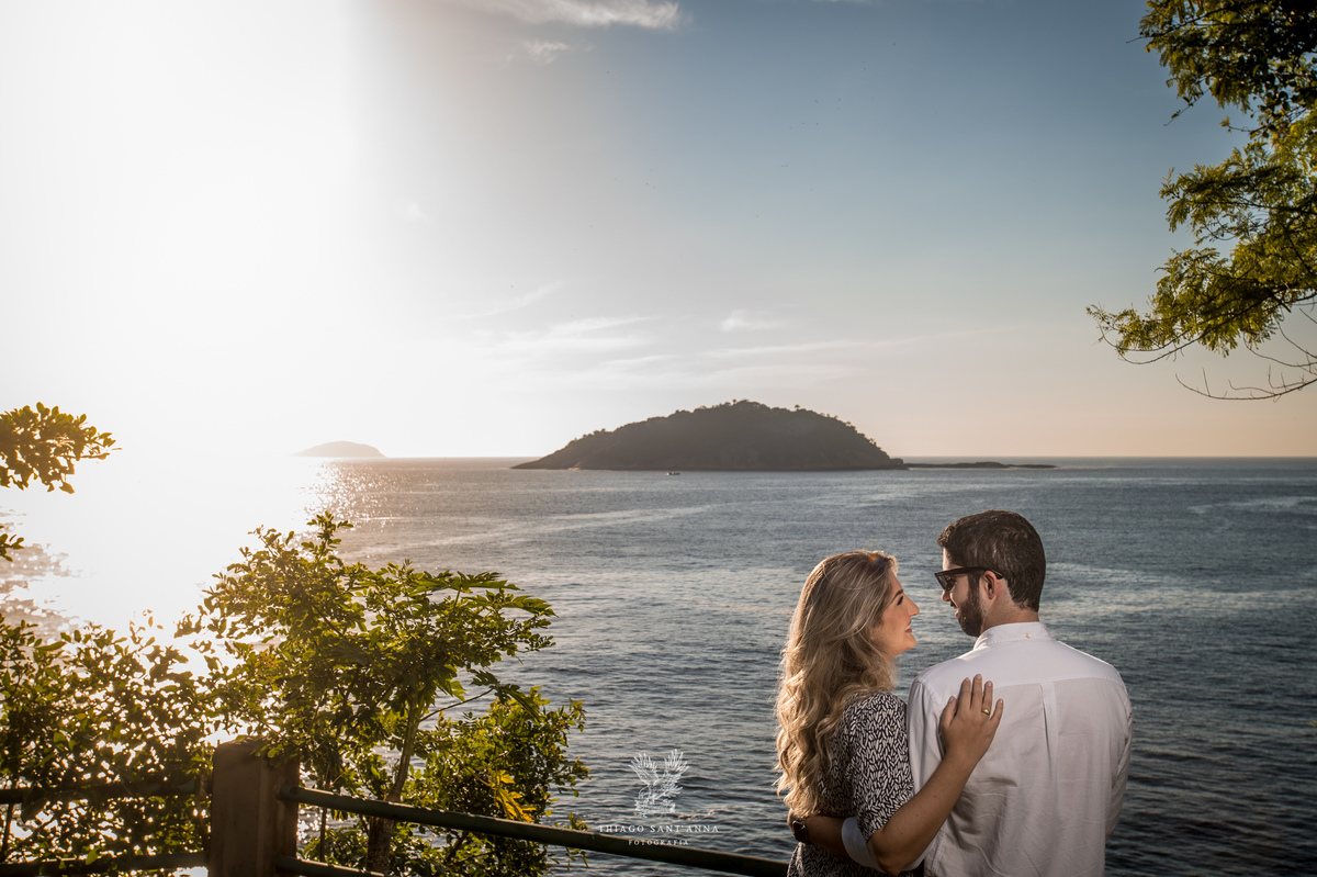 Ensaio pré wedding ambiente externo paisagem praia 
