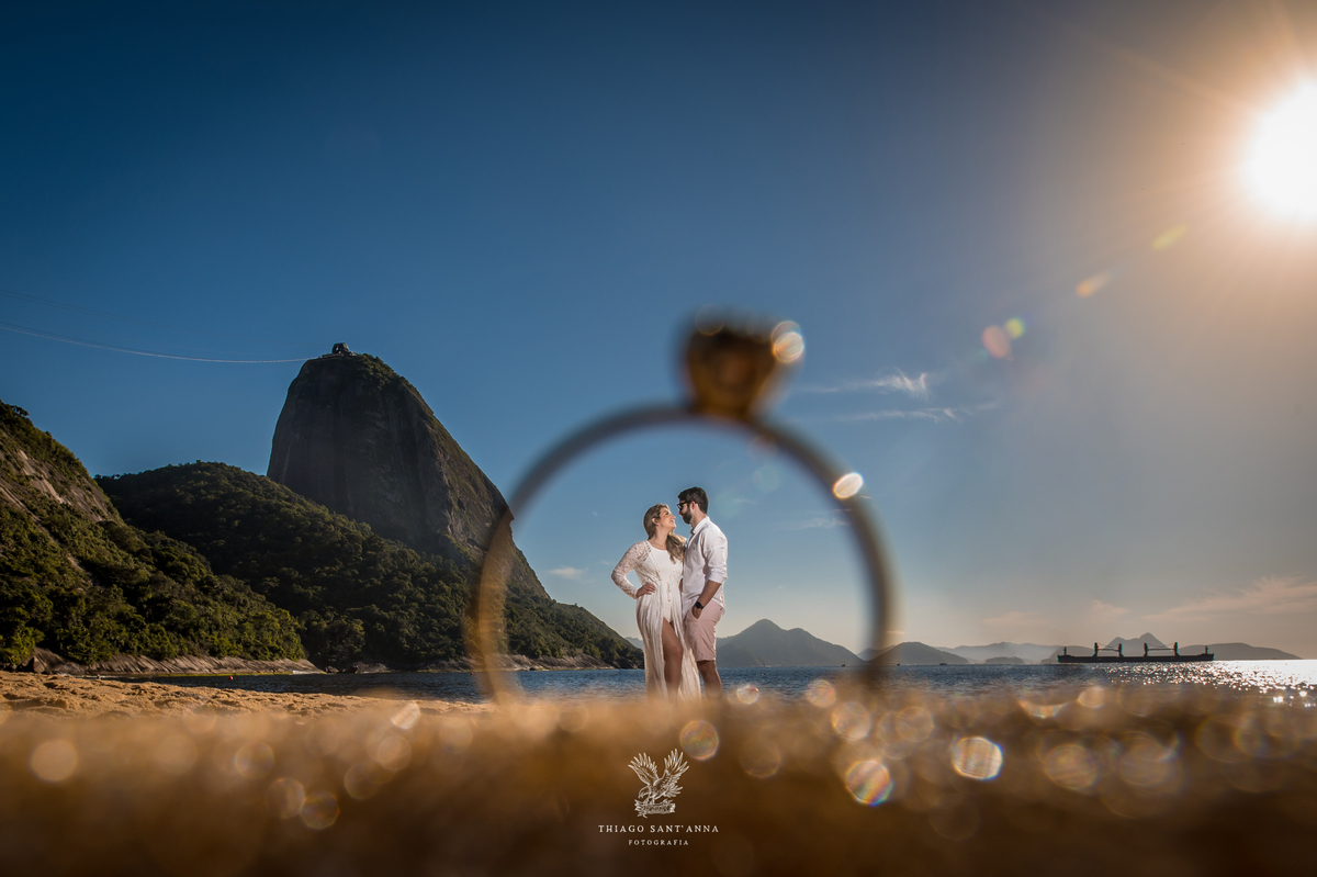 Ensaio pré wedding ambiente externo paisagem praia por do sol