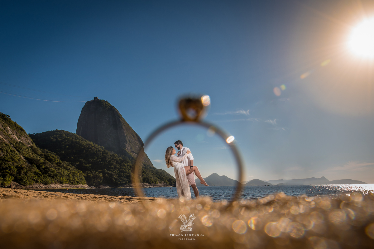 Ensaio pré wedding ambiente externo paisagem praia por do sol