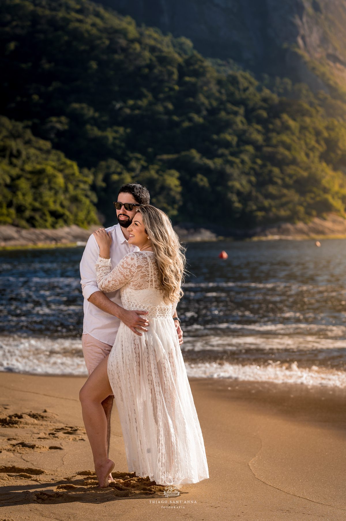 Ensaio pré wedding ambiente externo paisagem praia 