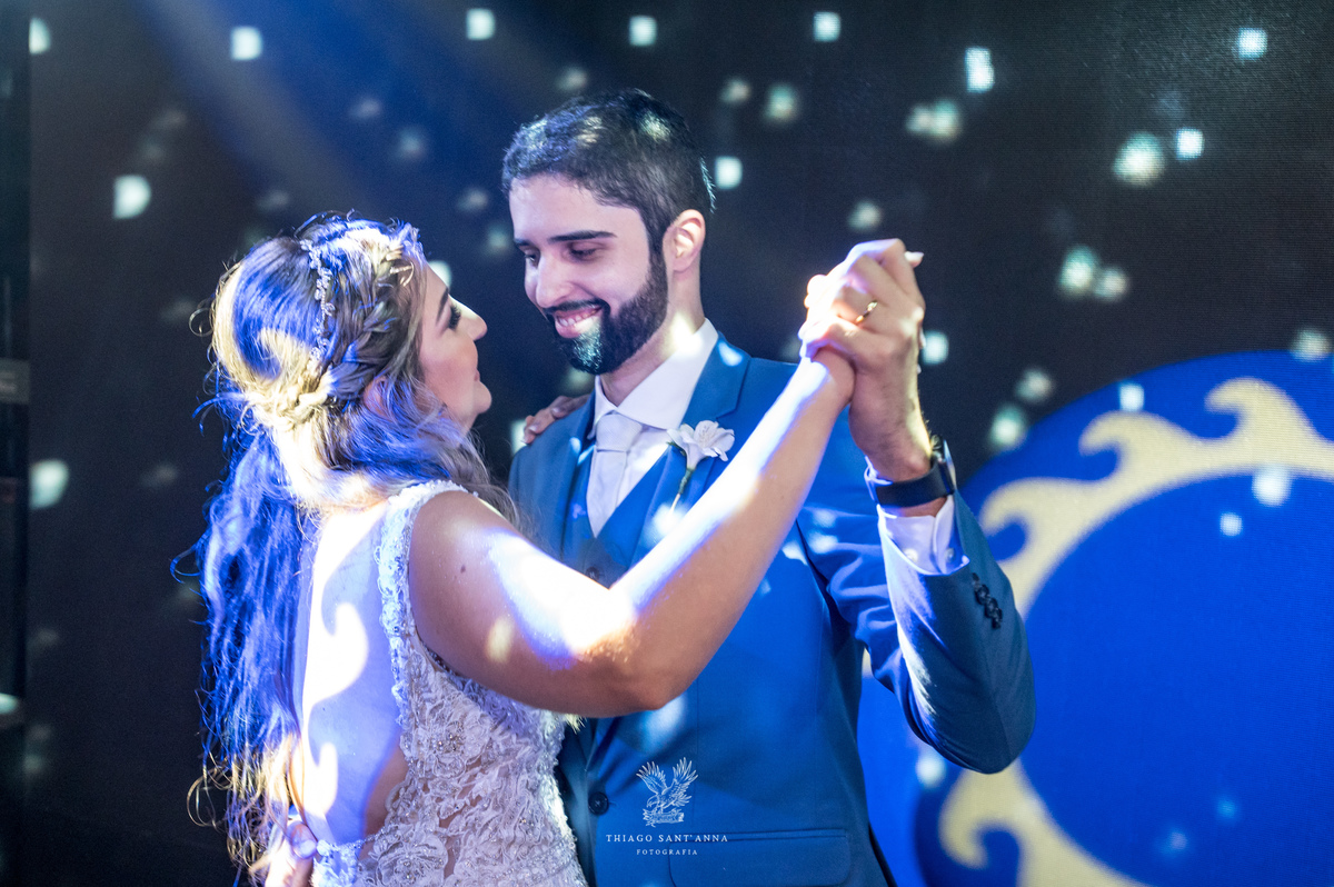 Noivos na festa pista de dança