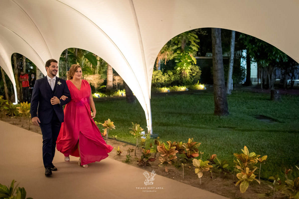 entrada noivo e seu mãe