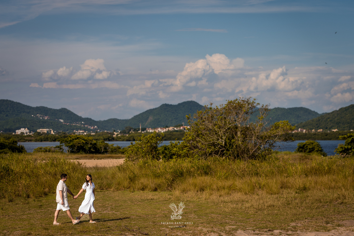 Ensaio pré wedding ambiente externo campo praia