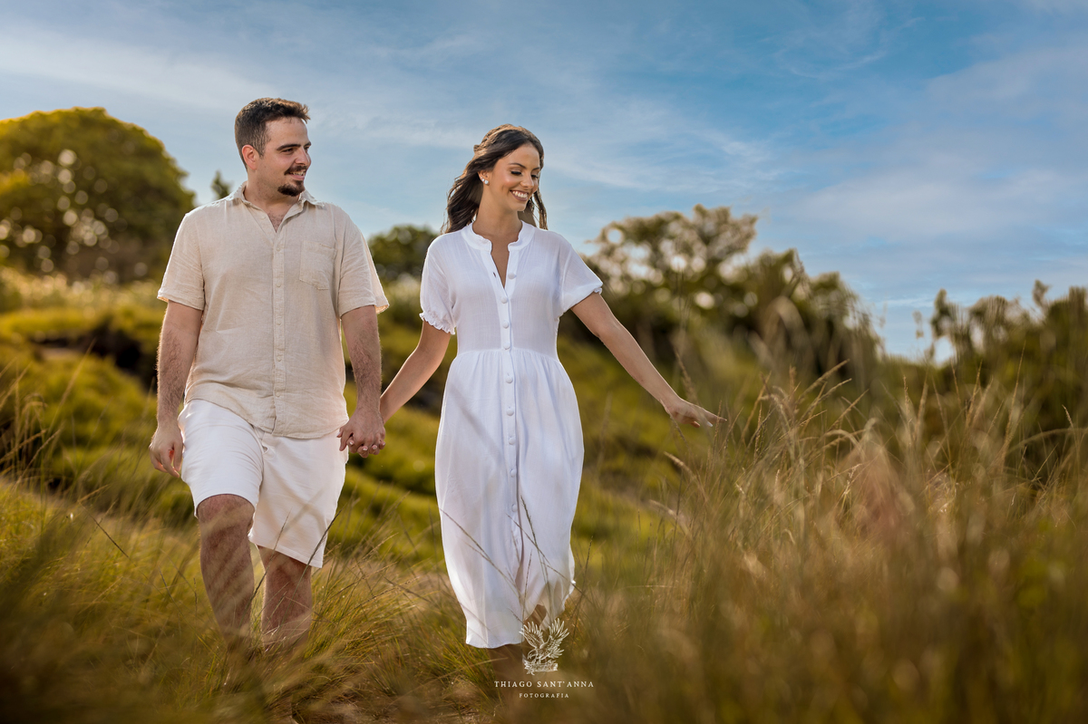 Ensaio pré wedding ambiente externo campo praia