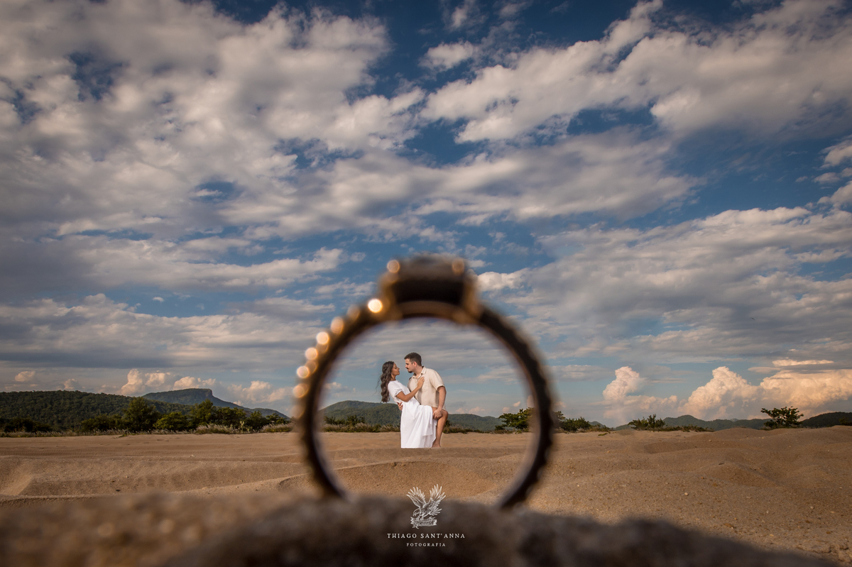 Ensaio pré wedding ambiente externo campo praia