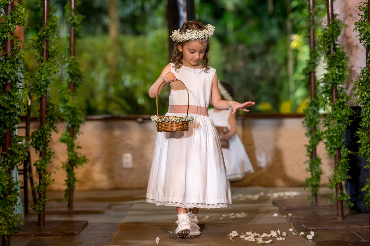 Dama de honra pétalas de rosas